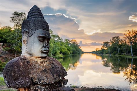 有哪些有名的海灘？不妨从海滩的自然风光、人文景观、历史背景等方面来探讨一番。